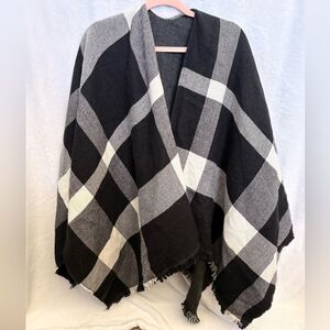 Banana Republic Buffalo Black and White Checkered Shawl Poncho One Size